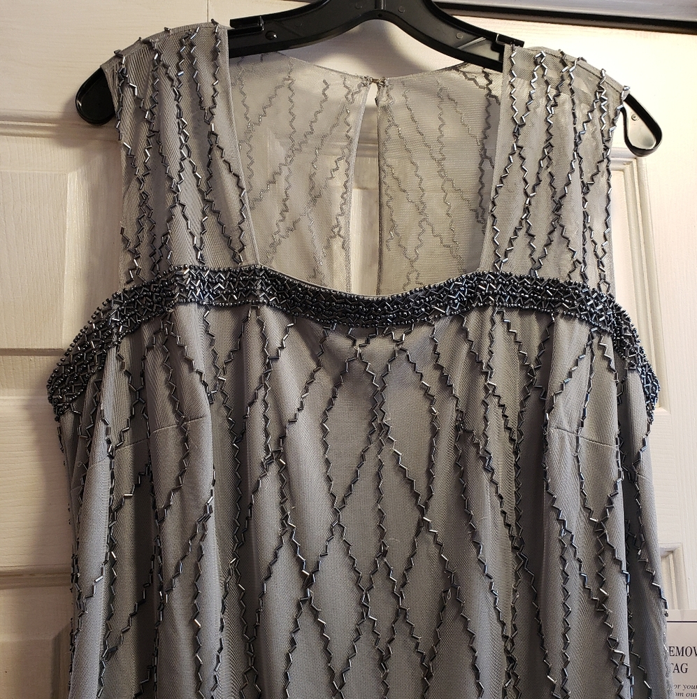 🆕Elegant Gray Beaded Evening Gown - Picture 7 of 8